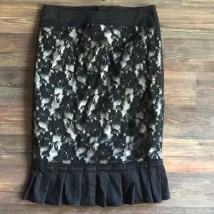 Le chateau lace pencil skirt